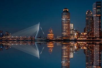 Rotterdam Nacht Stadsbeeld van Mike Van Zijderveld