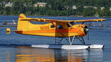 De Havilland Canada DHC-2 Beaver seaplane. by Jaap van den Berg