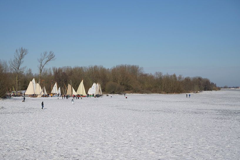 Ice sailors on the Gouwzee by Barbara Brolsma