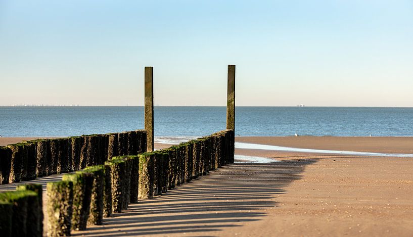 Beach poles at low tide by Percy's fotografie