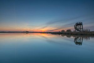 Uitkijktoren bij zonsondergang van Marcel Kerdijk