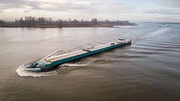 Motor freighter Challenger by Vincent van de Water