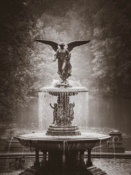 New York Bethesda Angel of the Waters by Bianca  Hinnen