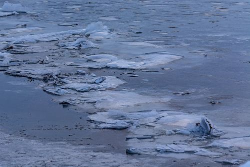 IJsrotsen in water Noorwegen | Fine Art Photo