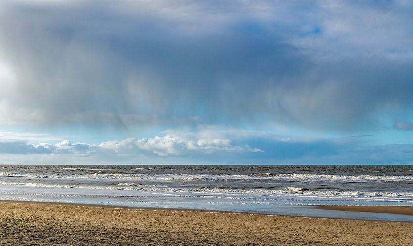 Regenschauer über der Nordsee von Discover Dutch Nature