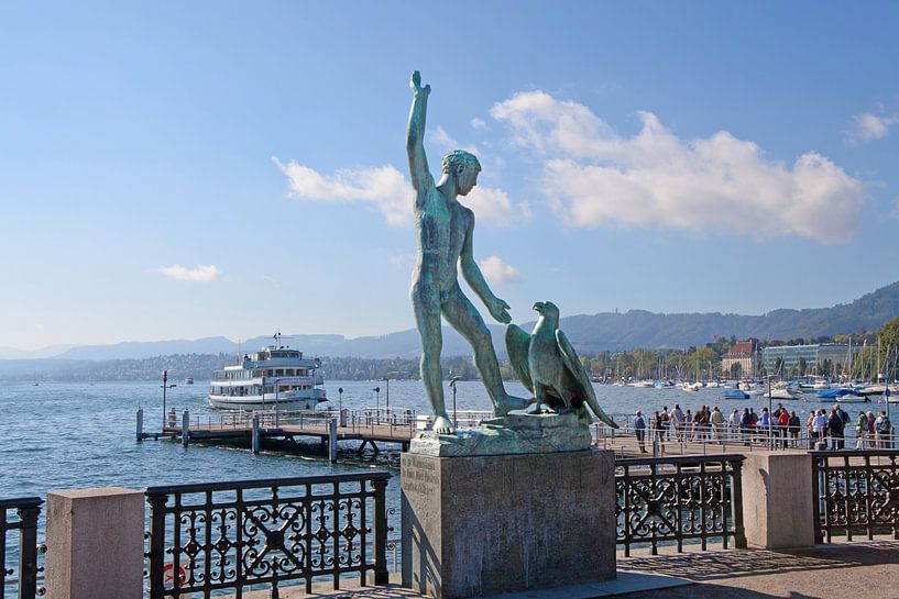 Zurich - Meer van Zurich met Ganymedes beeldhouwwerk van t.ART