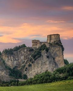 Sonnenuntergang über der Festung San Leo, Emilia Romagna, Italien