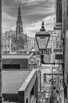 Gezicht op het Scott Monument in Edinburgh | Monochroom