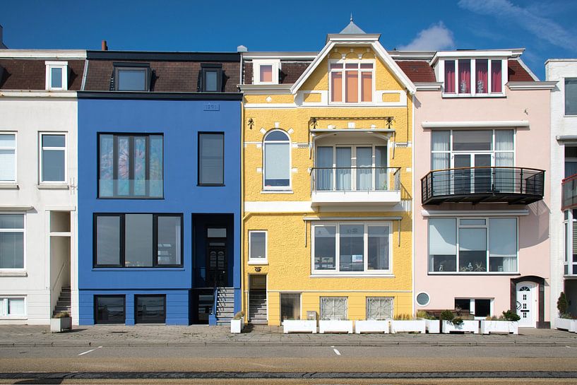 Maison bleue et jaune sur le boulevard par Frank's Awesome Travels