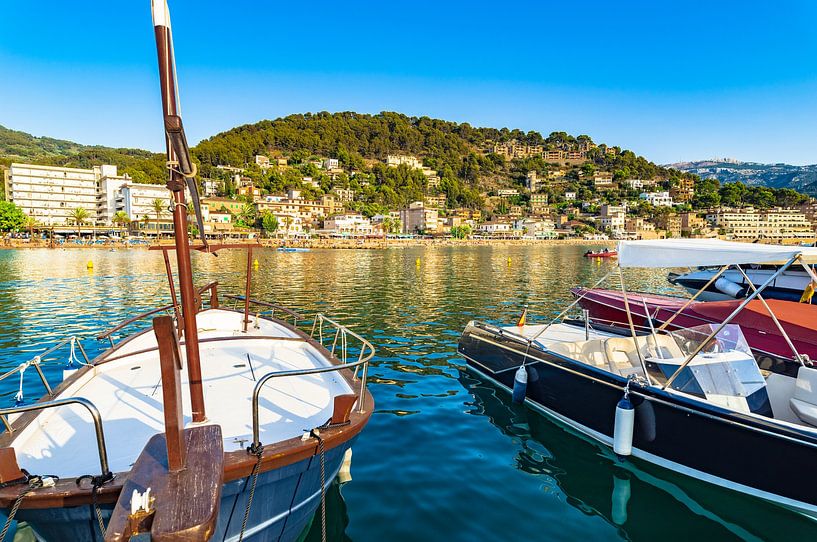Espagne Mallorca, vue du beau port Puerto de Soller par Alex Winter