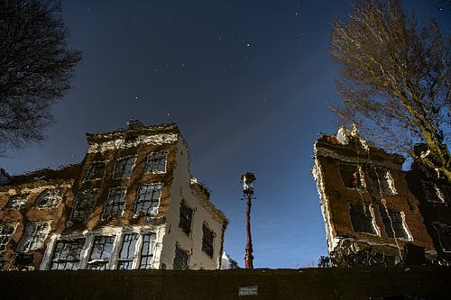 Amsterdamse huizen met gracht