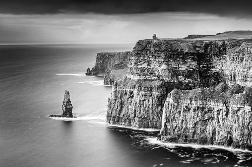Les falaises de Moher en noir et blanc