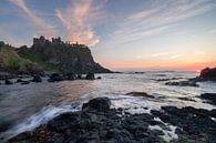 Zonsondergang bij Dunluce Castle (Noord-Ierland) van Heidi Bol thumbnail