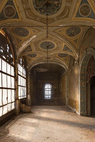 Een gang in goud beschilderd