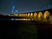 Oversteek brug in nijmegen van Willy Backhaus thumbnail