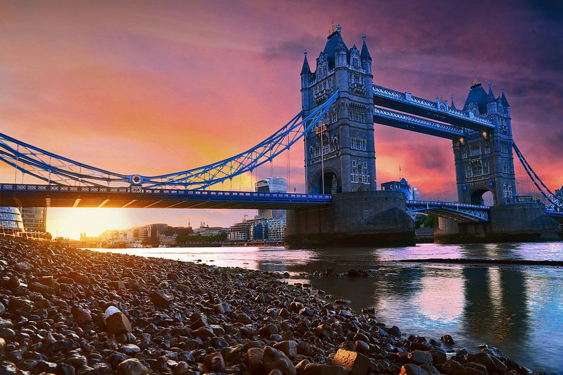 Tower Bridge by Hello Pompoyo