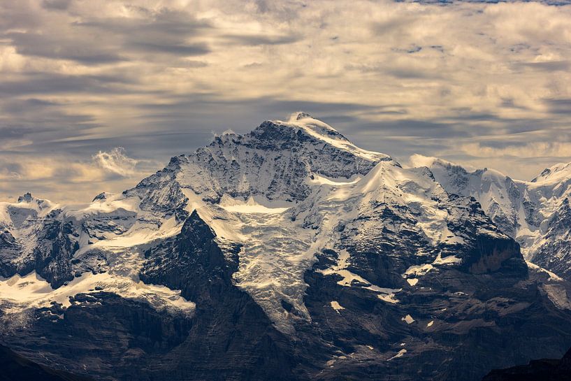 Le soleil perce les nuages au-dessus de la Jungfrau par Reinier Holster