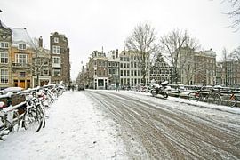Das verschneite Amsterdam im Winter in den Niederlanden von Eye on You