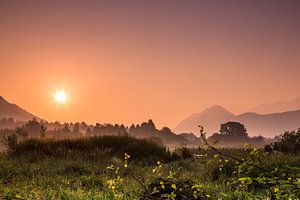 Zonsopkomst in Levico Therme van Dion van den Boom