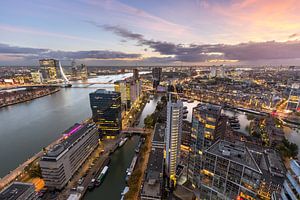 Skyline Rotterdam met zonsondergang van Prachtig Rotterdam