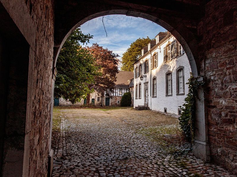 Chateau Thor Lontzen by Rob Boon