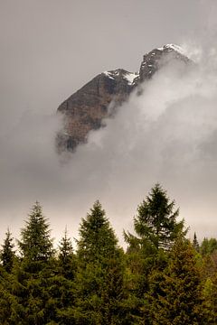 bewolkte berglandschap van Karijn | Fine art Natuur en Reis Fotografie