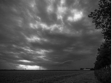 Dunkle Wolken von Martijn Tilroe