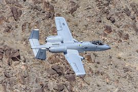 Fairchild Republic A-10 Thunderbolt II im Tiefflug. von Jaap van den Berg