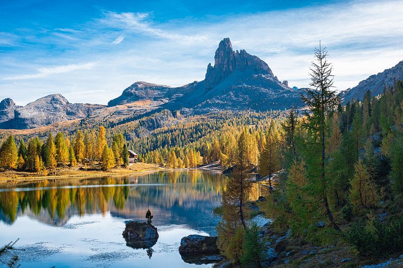 Mountain lake in autumn by Menno van der Haven