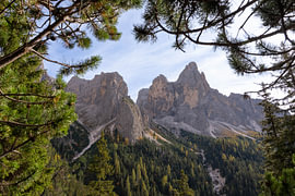 Nature of Italy - Tschamintal - Dramatic Dolomite Peaks Framed by Alpine Forest von Sebastian Czech
