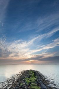 Lever de soleil assoupi à Delfzijl sur Ron Buist