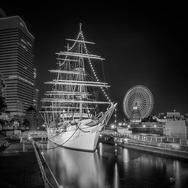 Nippon Maru in front of a modern Yokohama skyline - Monochrome by Melanie Viola