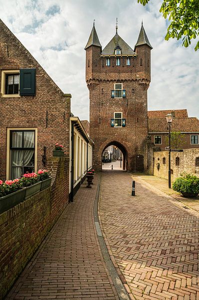 Das Deichtor in der Hansestadt Hattem von Peter Bartelings