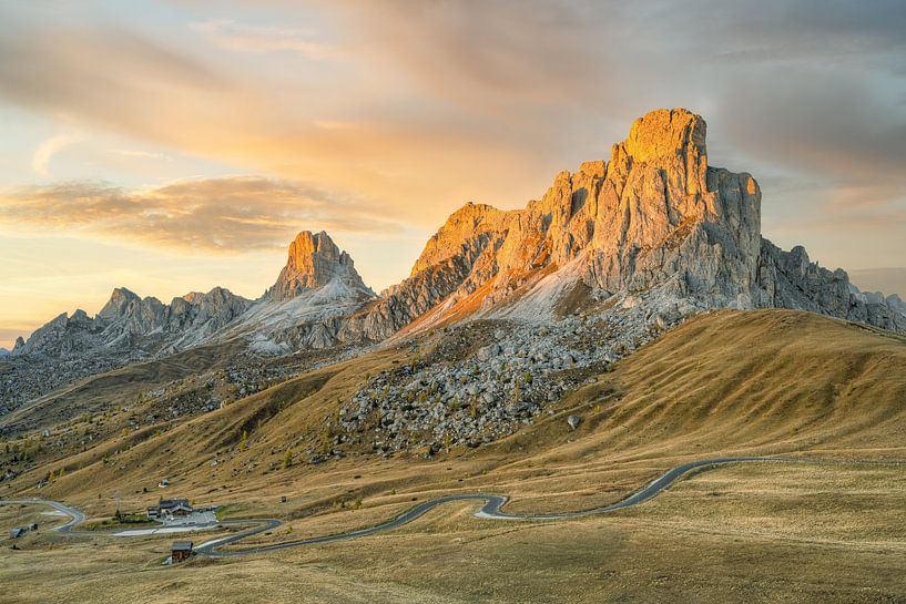 Alpine gloed op Passo di Giau van Michael Valjak