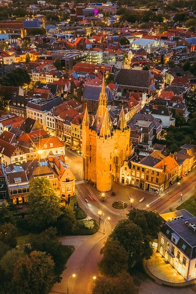 Sassenpoort in Zwolle in de avond van boven van Sjoerd van der Wal Fotografie