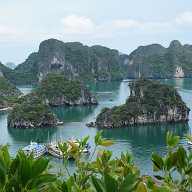 Weltwunder Halong Bay in Vietnam von Lindy van Oirschot