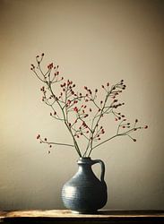 Vase bleu aux baies