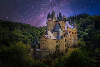 Burg Eltz avec un ciel étoilé