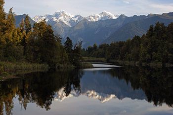 Spiegeling van Mount Cook in de avondzon, Lake Matheson
