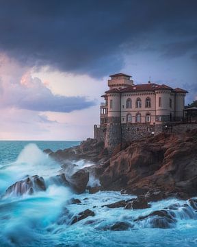 Kasteel van Boccale tijdens een storm, Toscane van Stefano Orazzini
