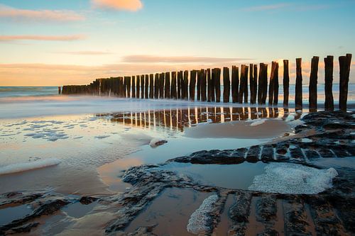 Paaltjes bij zonsondergang