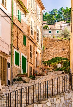Straße in Banyalbufar auf Mallorca, Spanien Balearische Inseln von Alex Winter