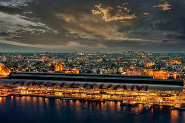 Blue hour Amsterdam van Peter Bartelings