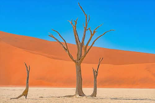 Trois arbres pétrifiés dans des dunes de sable orange