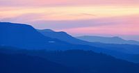 Silhouetten van de Schwäbische Alb bij het blauwe uur - Nordalb