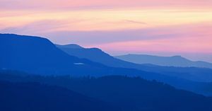 Silhouetten der Schwäbischen Alb zur Blauen Stunde - Nordalb