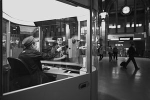 Bureau d'information à la gare centrale d'Amsterdam.