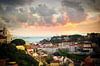 Zicht op Lissabon bij zonsondergang | gefotografeerd van bovenaf |  Portugal, Europa van Willie Kers thumbnail