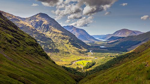 De magnifieke bergen van de Schotse Hooglanden