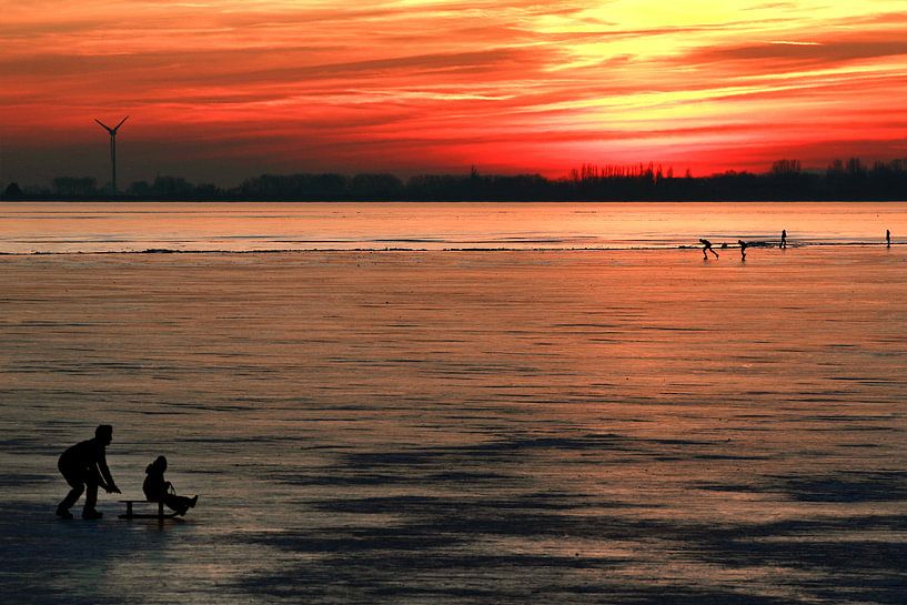 IJspret bij zonsondergang van Bob Bleeker